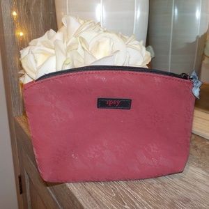 🛍IPSY MAKEUP BAG 💫red lace with black zipper
